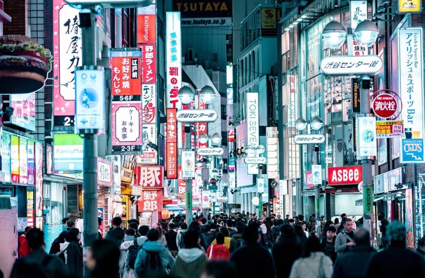 The Future of Outdoor Advertising: How Digital Innovation is Transforming the Industry